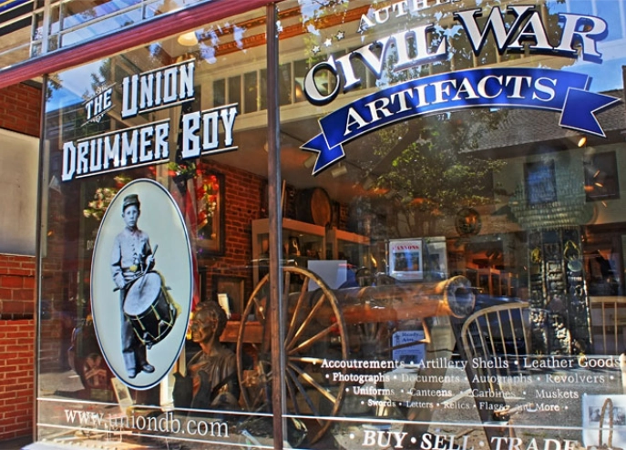 A store front with antiques and memorabilia on display.